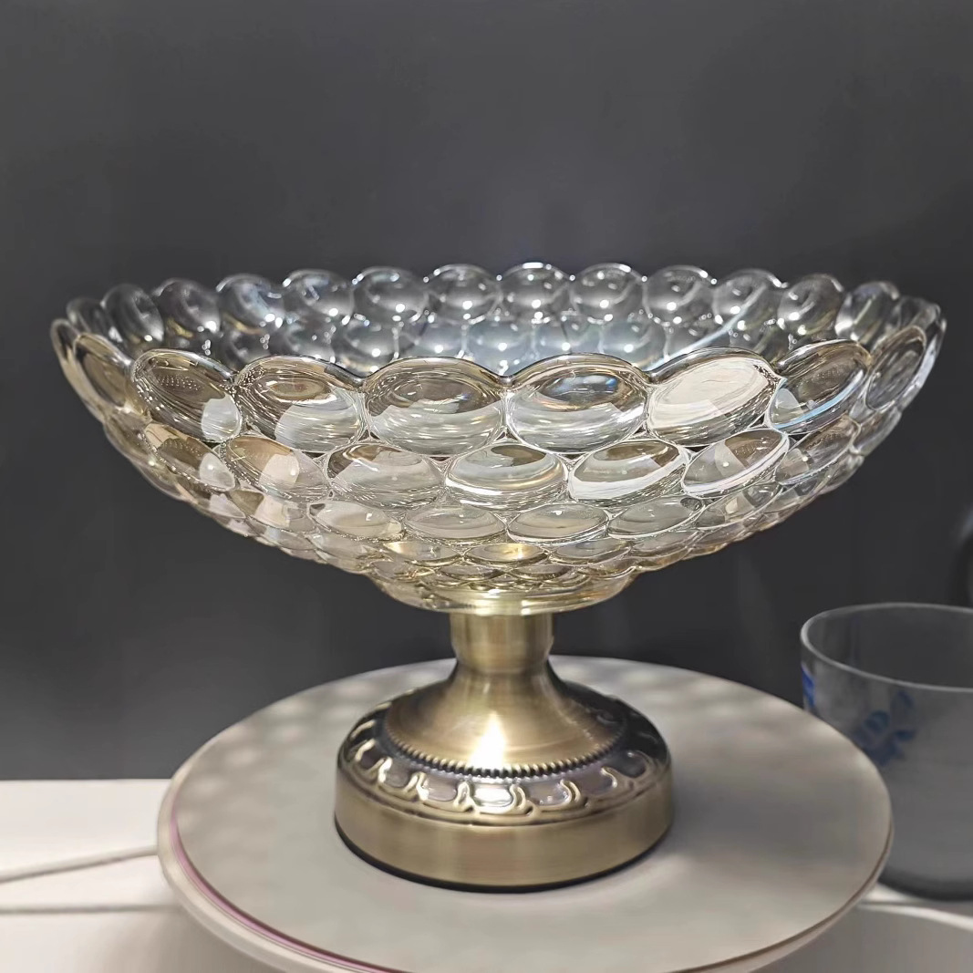 European-style fruit and snack plate, creative modern living room coffee table, light luxury large crystal glass single-layer fruit plate Application Scenario