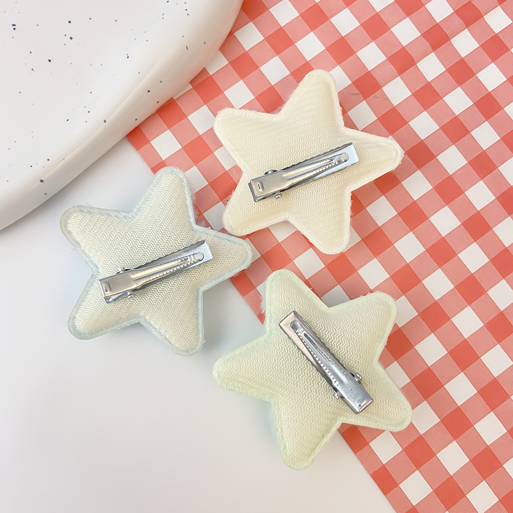 Cute heart-shaped star-shaped plush hair clips, children's hair accessories, headwear, five-pointed stars, diy plush hair clips, bangs clips, hair clips Application Scenario