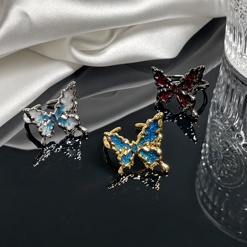Lava irregular liquid butterfly ring for women, adjustable androgynous style couple ring, pleated, cool and stylish accessory Application Scenario