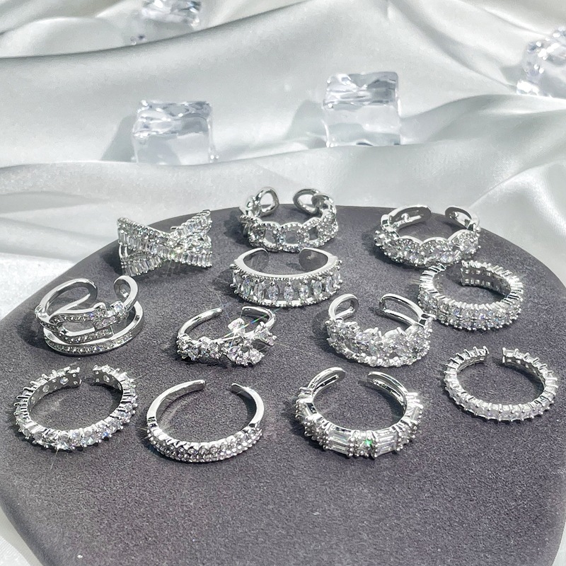 The Japanese and Korean light luxury high-end full-diamond zircon open ring is a versatile, exquisite and fashionable ring with a cold style that exudes a feminine charm full figure