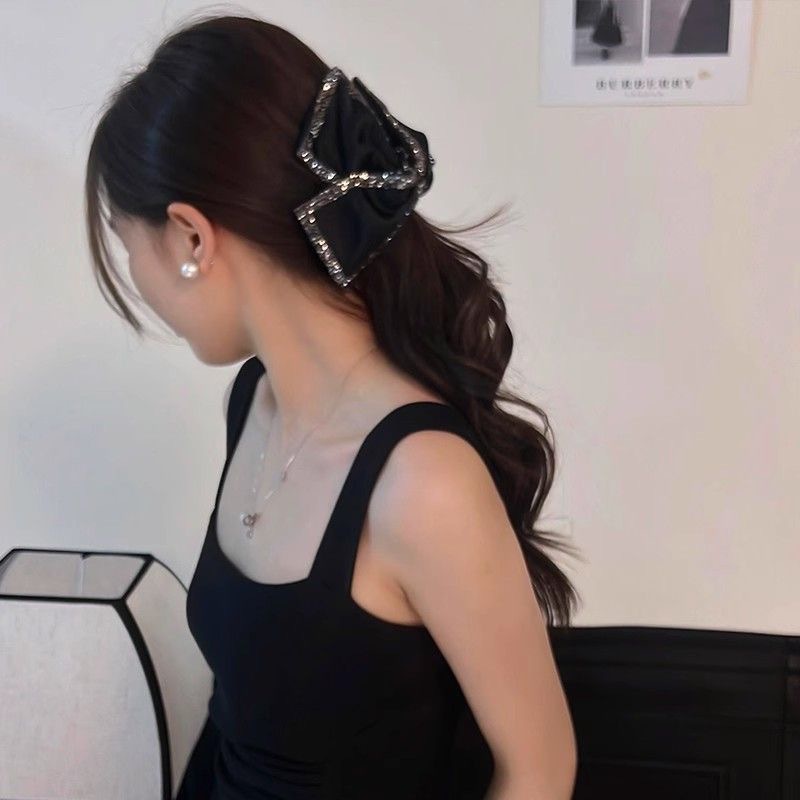 Audrey Hepburn style hair clipper summer high-end and elegant hair accessory, large hair volume, back of the head clipper for women details Picture