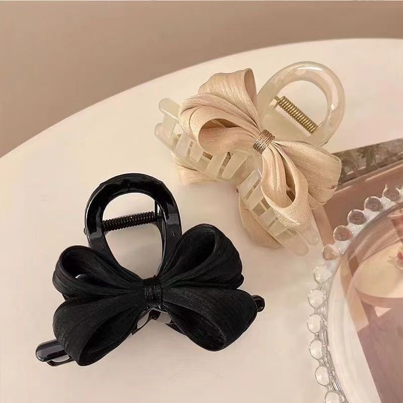 Elegant and refined bow clip, high-end shark clip, sweet and gentle, medium-sized hair clip on the back of the head Application Scenario