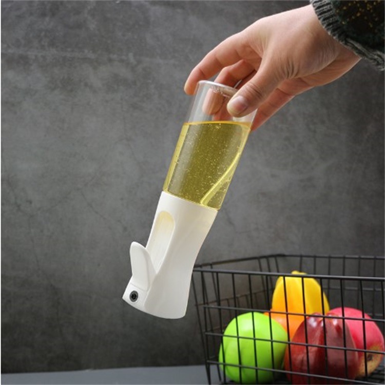 Kitchen glass spray bottle, household barbecue cooking oil glass bottle, alcohol disinfection, press atomization spray bottle for oil control Application Scenario