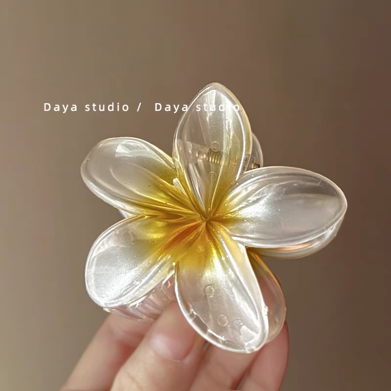 Seaside breeze ~ Mermaid beauty frangipani hairpin, vacation style, niche design, super fairy-like shark hairpin Application Scenario