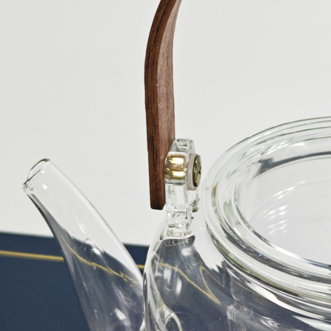 This thickened apple glass teapot is heat-resistant and can be used for heating and boiling. It is an electric ceramic stove for health preservation and can be used for boiling water over an open flame details Picture