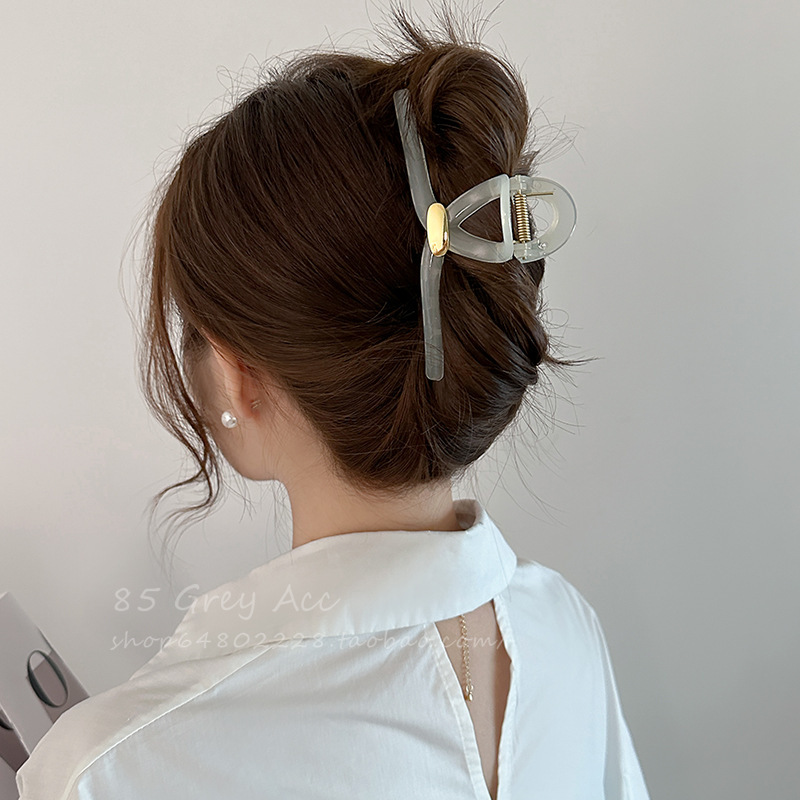 New Spring/Summer 2025 Grabber women's Instagram-style high-end black gold acrylic hair clip, large updo shark clip Application Scenario