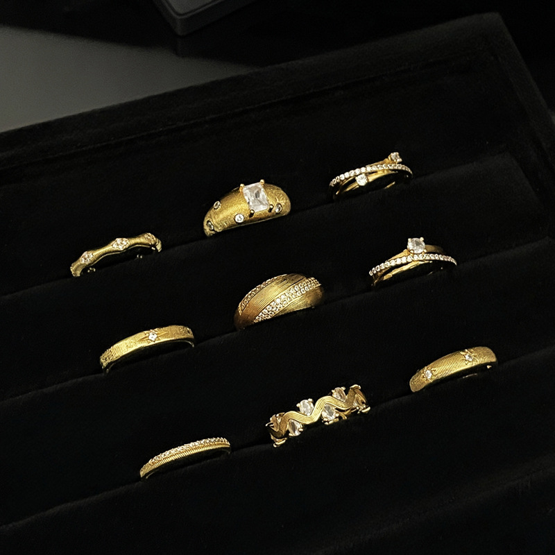 A simple and interlaced Italian retro brushed ring with a mid-style design, exuding a trendy and high-end vibe, is a niche index ring Application Scenario