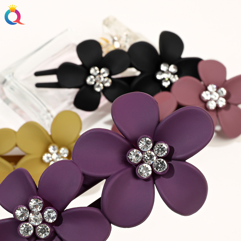 Wholesale of Qiyue Cross-border high-end water diamond flower hair clips, back head updo hair clips, ponytail and duckbill hair accessories Specification drawing