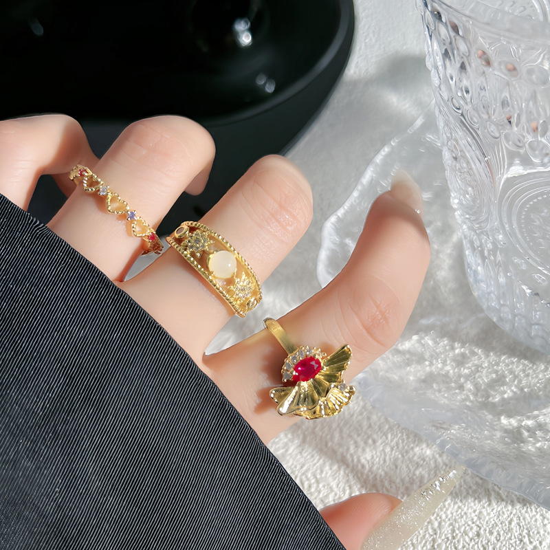 A new and fashionable, light luxury fan-shaped pleated open ring for women, a retro star-shaped heart-shaped hollowed-out exquisite and niche index finger ring full figure