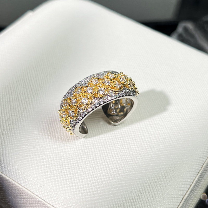 Retro and light luxury Italian lace hollowed-out heavy industry two-color ring, a woman's high-end and elegant style, full diamond index finger ring, trendy and cool full figure