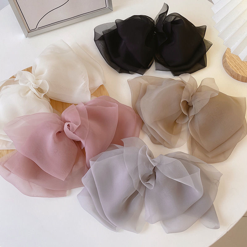 A super fairy-like French chiffon bow hair clip, a spring clip at the back of a woman's head, a sweet new trendy hair clip accessory full figure
