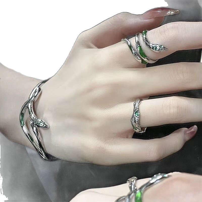 This is a unique snake bracelet with a dark and cool design. It features a street hip-hop cold and luxurious snake-shaped ring that is trendy and cool Item Picture
