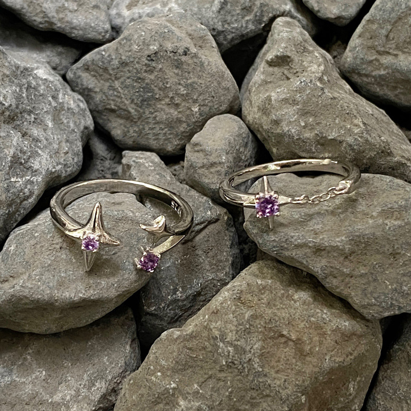 A niche design with exquisite layering, sweet and cool style, and a unique open-top ring for women on Instagram, exuding a cold and fashionable vibe Application Scenario