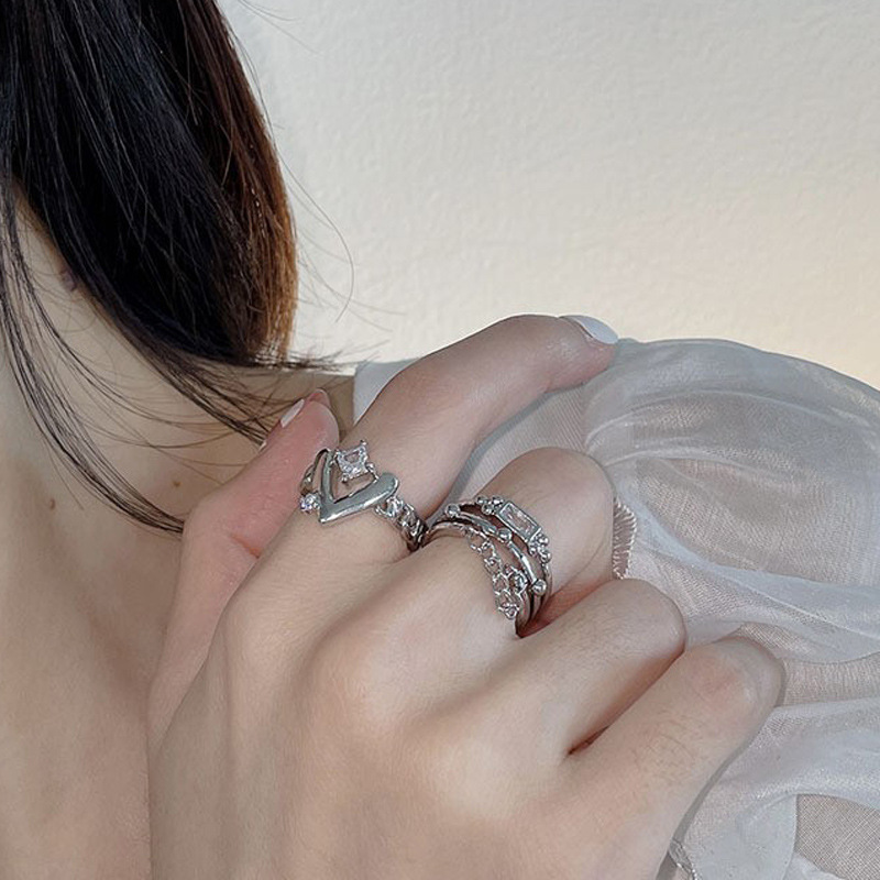 Diamond-encrusted heart-shaped ring, hip-hop Instagram cold style ring, a niche design for women, high-end and cool accessory index finger ring details Picture