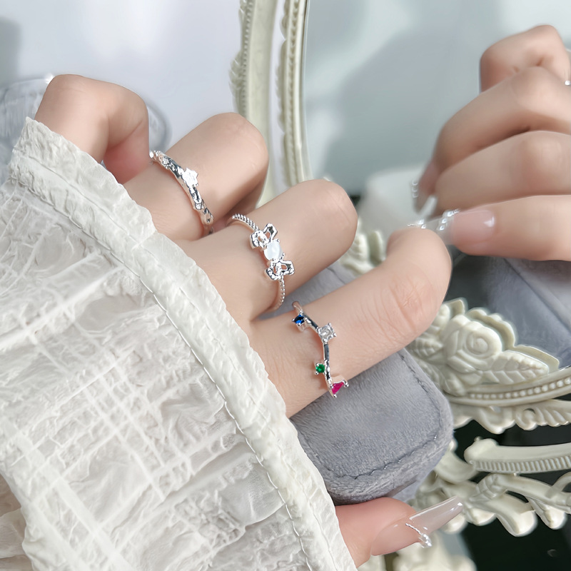 Korean style Instagram niche design sweet color diamond ring, a cold and elegant bow ring for women, autumn and winter accessories full figure