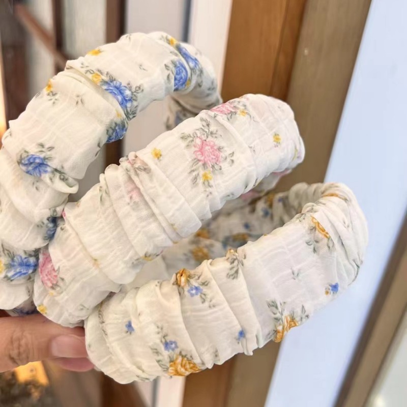 Japanese and Korean fresh and delicate floral hair accessories, ins fabric pleated headwear, wide-brimmed hair bands, elegant and creative accessories for women full figure