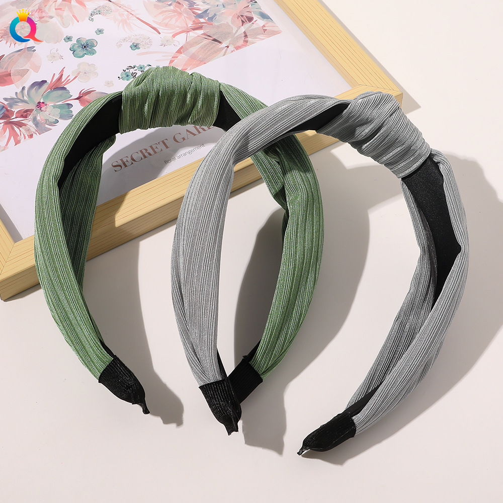 Qiyue Korean version striped hair band, high-end and simple woven headband, face wash hair hole, women's knot hair accessory, headaccessory wholesale Application Scenario