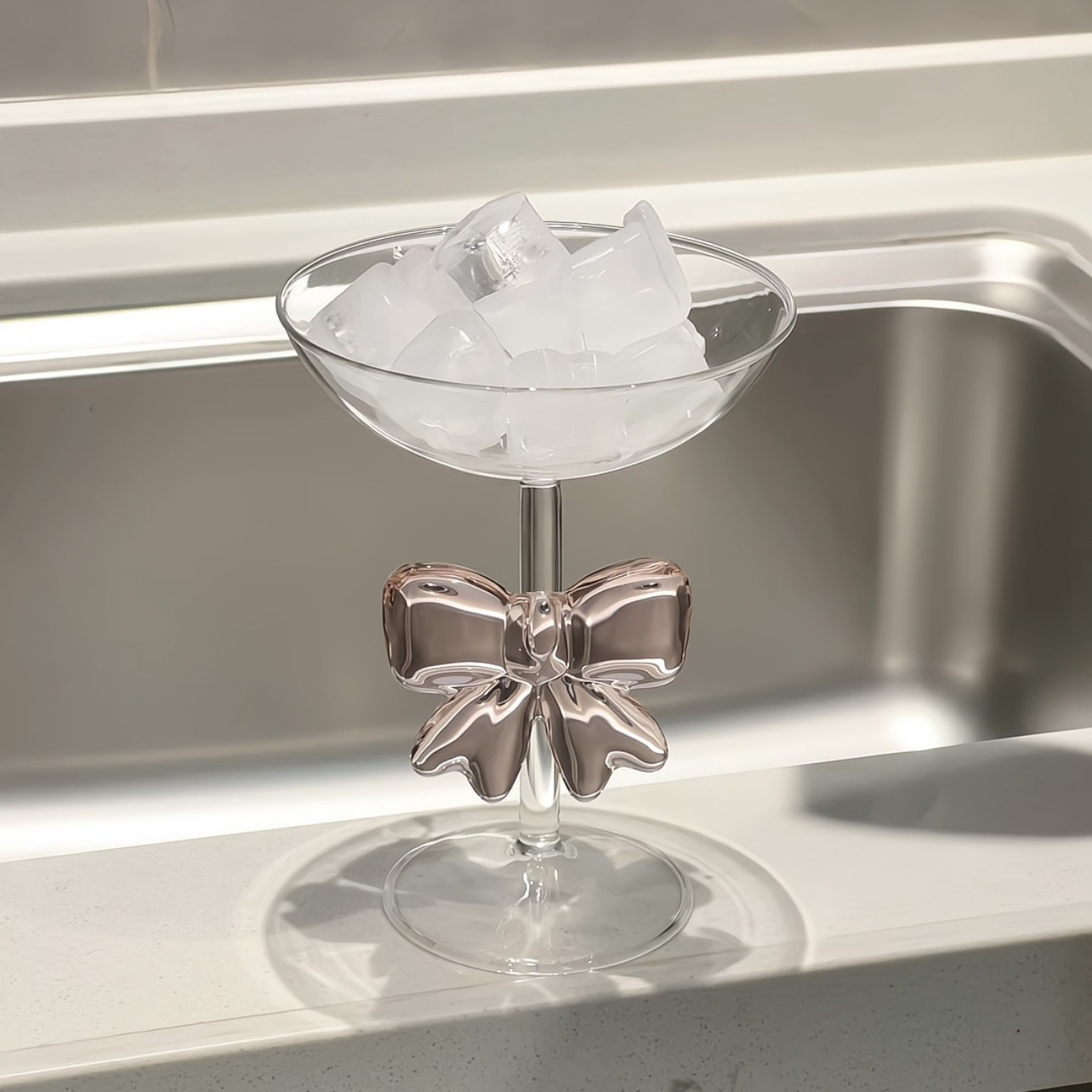 Pink bow, a niche glass cup, a slightly tipsy small wine glass, a beautiful tall glass glass, a high-end drinking cup for women details Picture