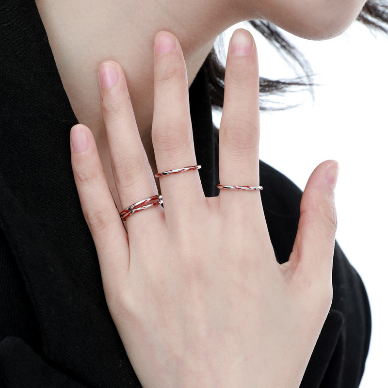 A simple glazed red zircon open ring for women, with a unique and high-end look. It's an ins cold style and versatile food ring Application Scenario