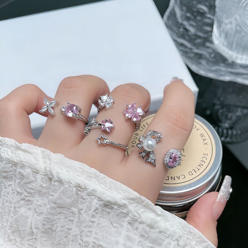A light luxury sweet and cool pink diamond heart-shaped flower star geometric opening ring, a delicate and fashionable female niche cold style ring details Picture