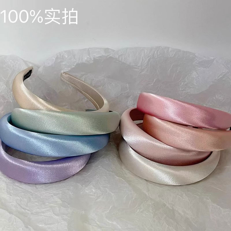 Korean style simple satin colorful fine sponge hair band, high-end and elegant, high head top facial cleansing headband, multi-color hair clip Application Scenario