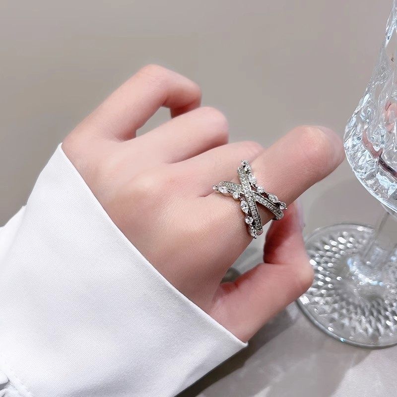 A niche and high-end cross-shaped zircon open ring, a cold and aloof style zircon full diamond light luxury and exquisite individual index finger ring Application Scenario