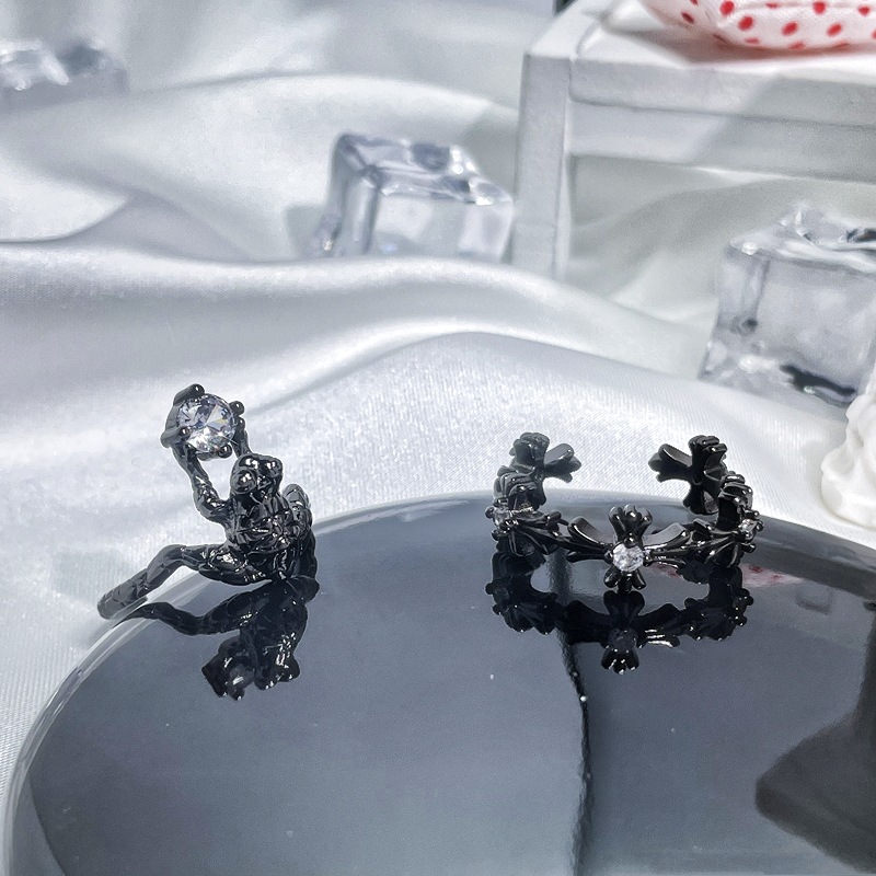 Punk, cool and high-end dark open ring, women's cross, cold and individualistic style, fashionable and versatile hip-hop ring full figure