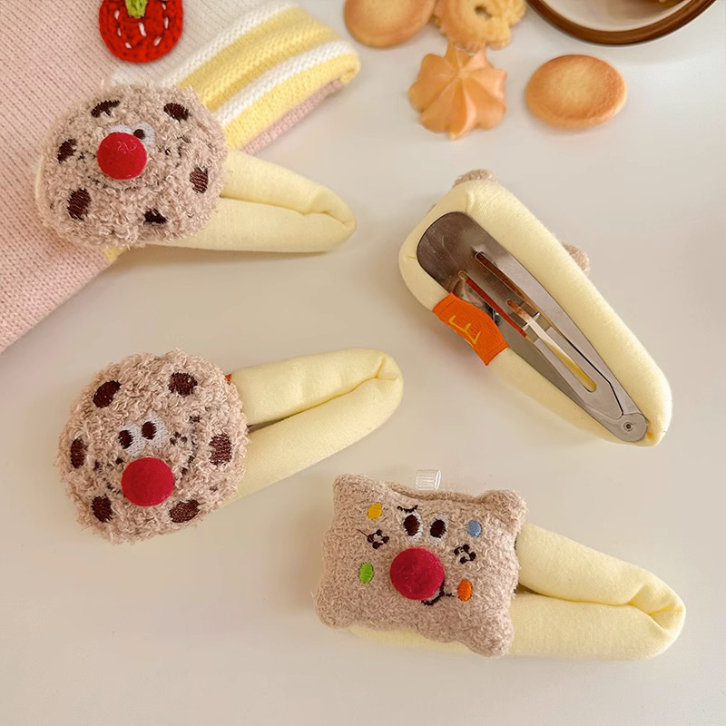Fun chocolate chip cookies, sponge bb clips, spring and summer plush, cute bing-off hair clips, cartoon bangs hair accessories Application Scenario