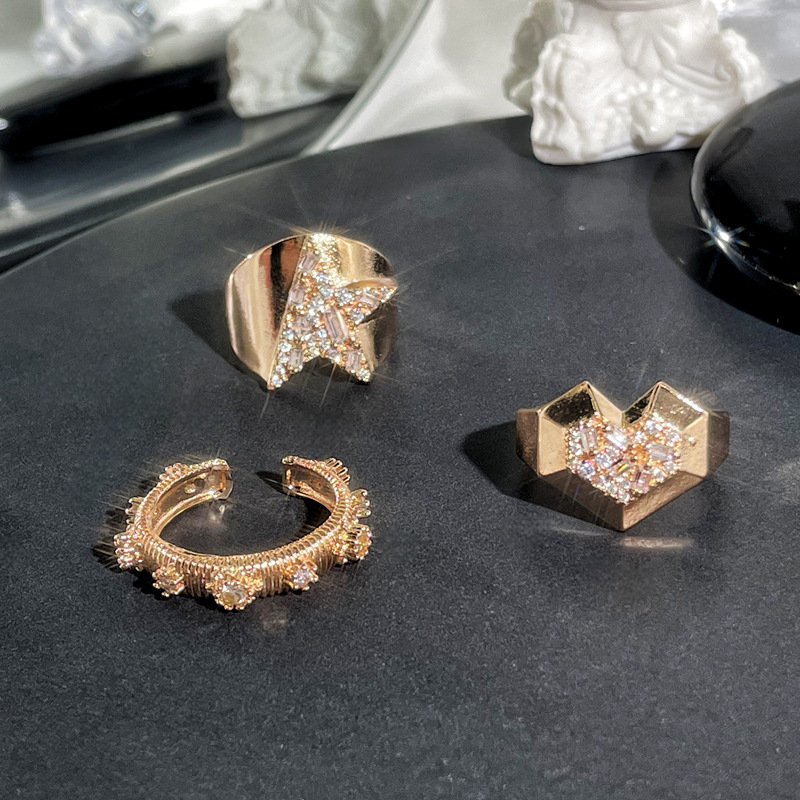 This ins niche design, light luxury rose gold open-top ring exudes a feminine charm and is exquisitely layered for a fashionable index finger ring trend Application Scenario