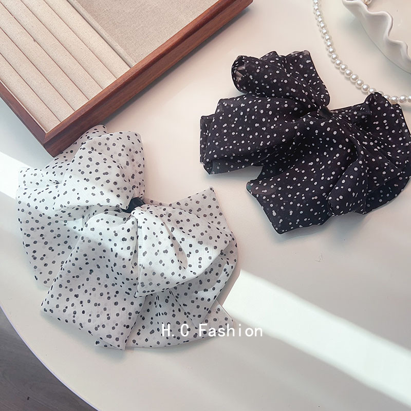 New polka dot bow clip, sweet and girlish style hair bun, back of the head hair clip, creamy and sweet girl style hair accessory Application Scenario