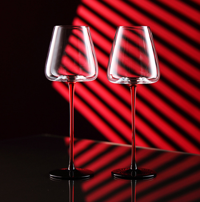 Factory direct-fired cold-cut red wine glasses, crystal wine glasses, Burgundy glasses, red bow tie, goblets, logo details Picture