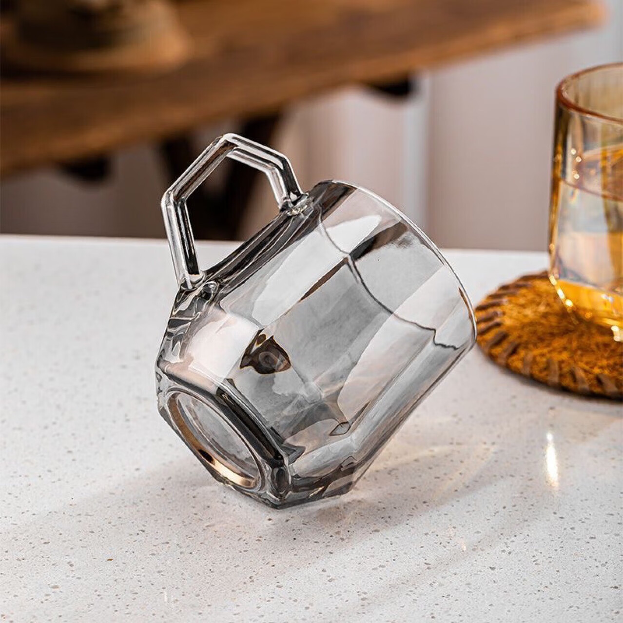 Creative glass cups with handles, household high-appearance-level drinking cups, commercial light luxury high-end coffee cups, beverage juice cups Application Scenario