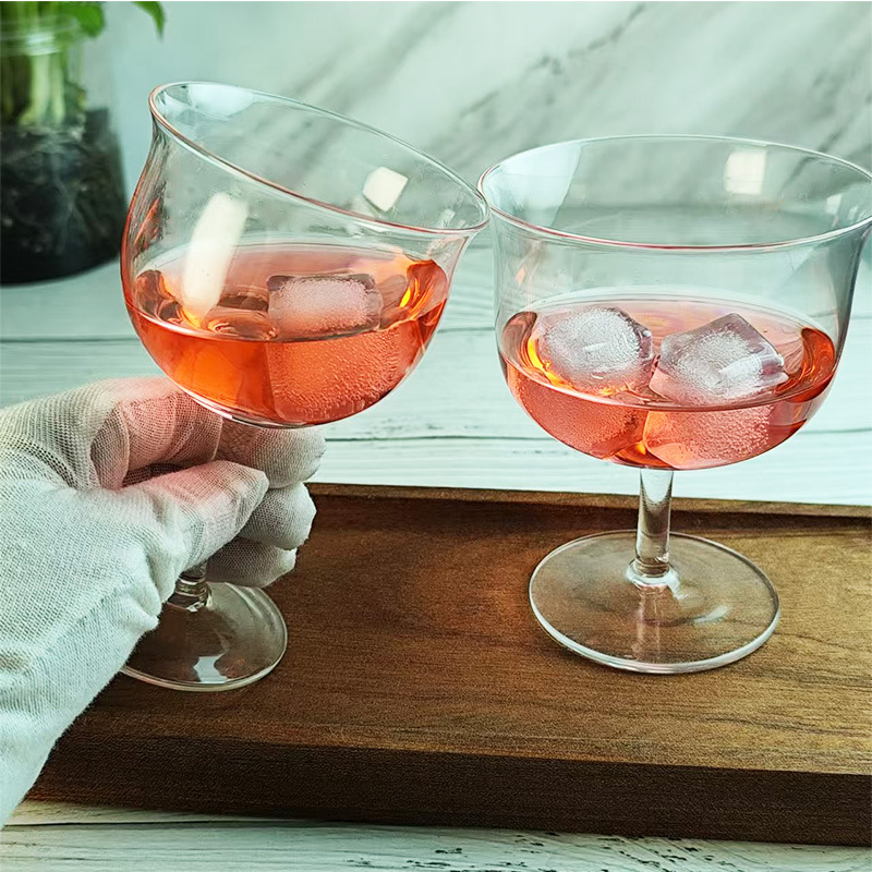 Niche retro glass cups, Instagram-style high-footed wide-mouthed specially mixed drink cocktail cups, bar cold drink sparkling wine glasses Specification drawing