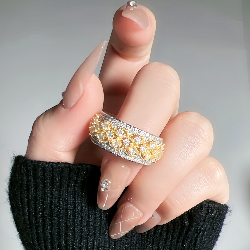 Retro and light luxury Italian lace hollowed-out heavy industry two-color ring, a woman's high-end and elegant style, full diamond index finger ring, trendy and cool Application Scenario
