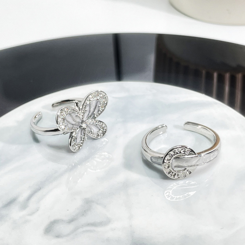 Simple white butterfly-shaped glazed open ring, a trendy Instagram niche design, light luxury and versatile, elegant and unique ring full figure