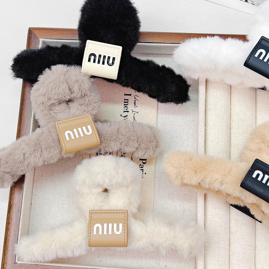 Spring and Summer new fur grab clip, shark clip, large high-end hair accessory, Maillard style fur miumiu hair clip for women Specification drawing