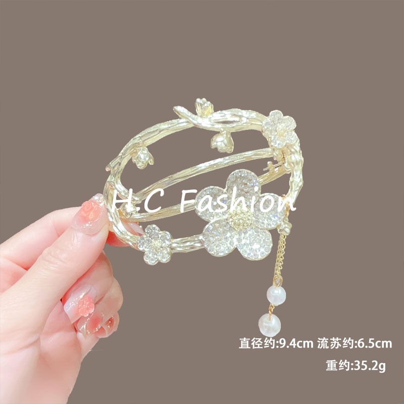 High-end metal flower tassel gripper, back head plate hair clip, children's cute and fresh frog one-line buckle hair clip Application Scenario