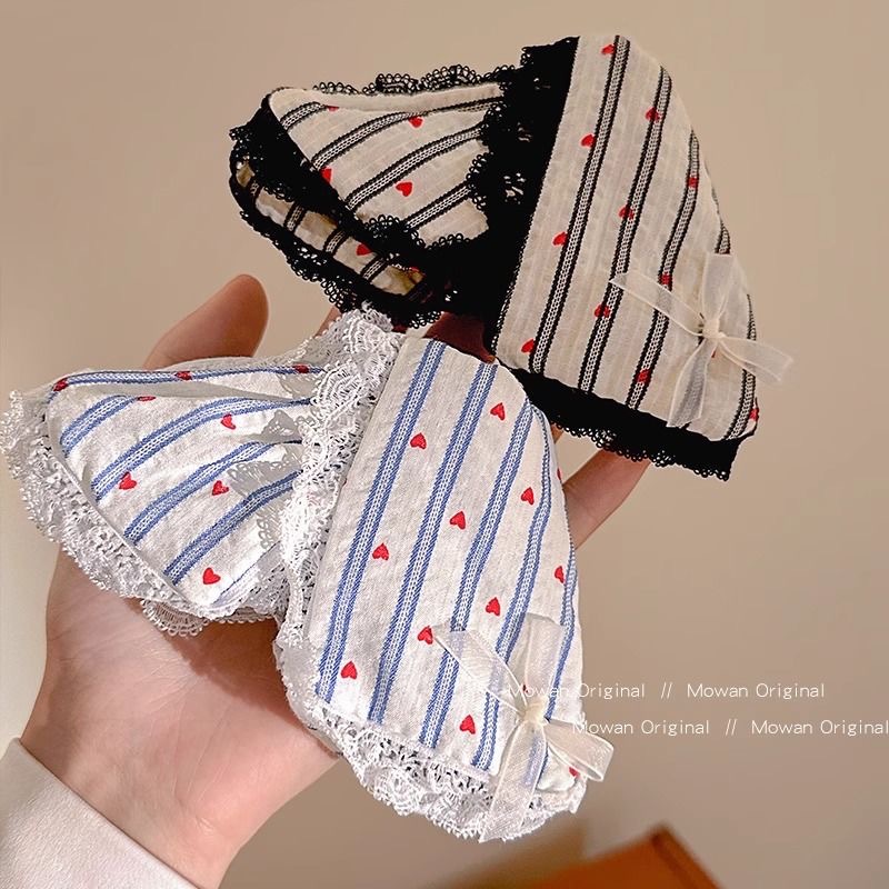 A new style of refreshing striped heart-shaped hairpin, a triangular hairpin, a large shark clip, and a semi-curly hair clip Specification drawing