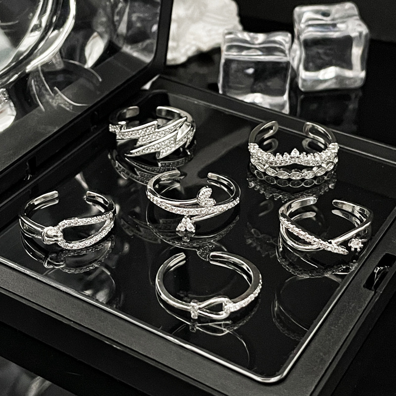 Simple and elegant, small and unique ring for women, adjustable fashionable clasp, irregular lightning line, personalized index finger ring details Picture