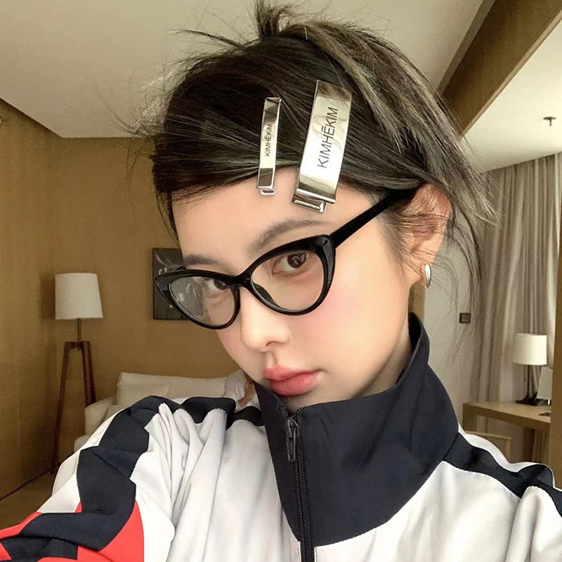 The same style hair clip as the Internet celebrity Mona, Kim letter side clip, silver metal bangs clip, ins large duckbill clip hair clip Specification drawing