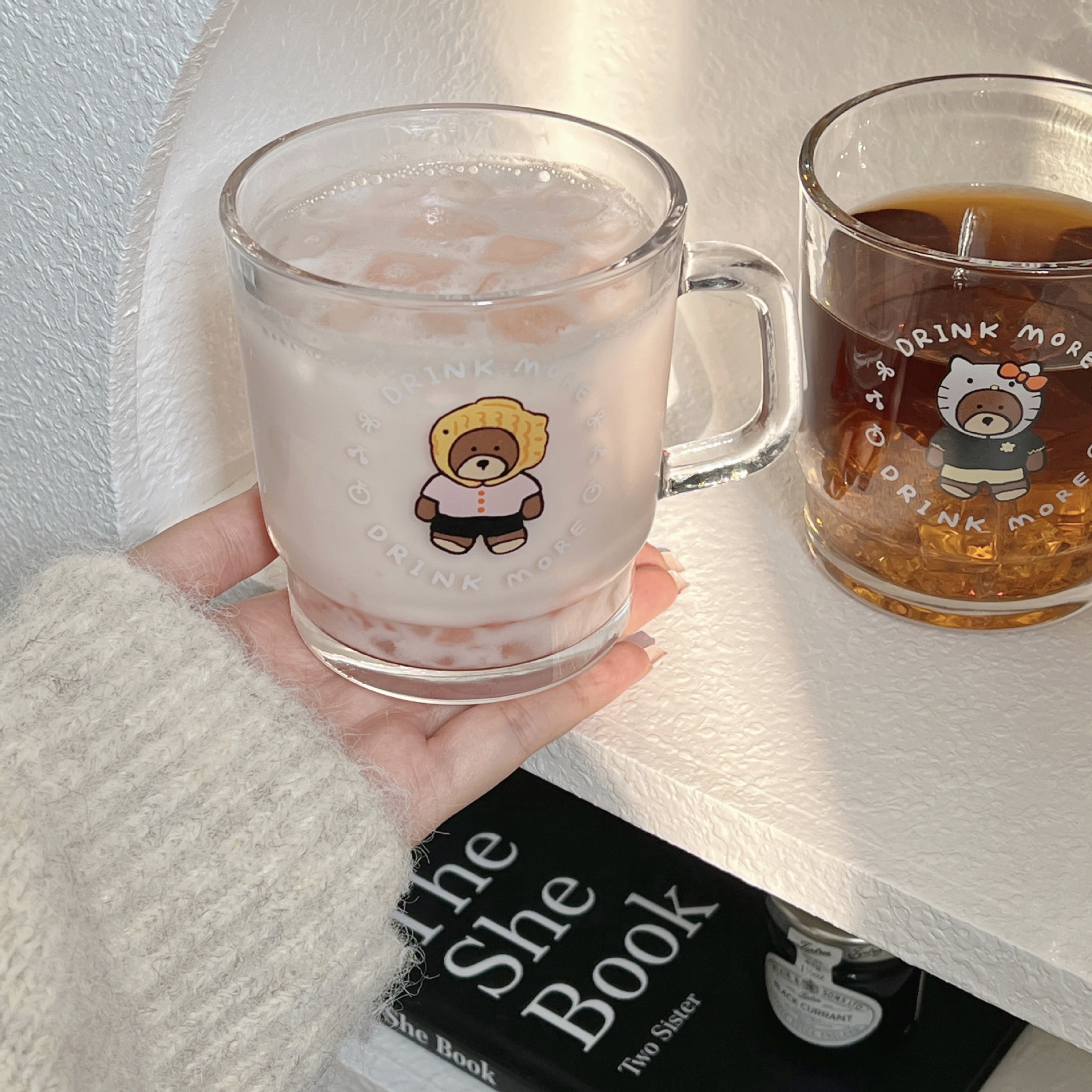 Cross-border Korean InS-style glass cold brew coffee cup, creative water cup, glass cup, breakfast cup Application Scenario