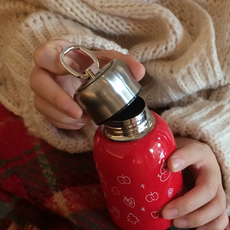 New Year and Christmas high-end red mini insulated cup, heart-shaped snowman graffiti stainless steel water cup, travel cup Application Scenario