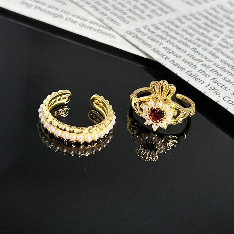 New Chinese-style imperial style light luxury pearl inlaid high-end sense ring, women's fashion crown, red diamond niche personality ring Application Scenario