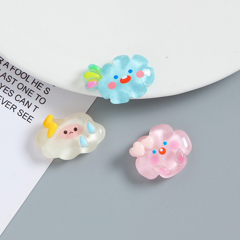 Resin diy accessories, cartoon cute clouds, cream glue small trinkets, hair clips, phone cases, crocs, resin accessories Application Scenario
