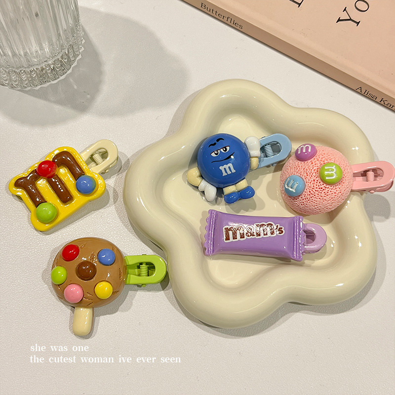 Creative and cute M Bean children's hair clips, simulated rainbow candy chocolate cookies, food play bangs, broken hair clips and hairpins Specification drawing