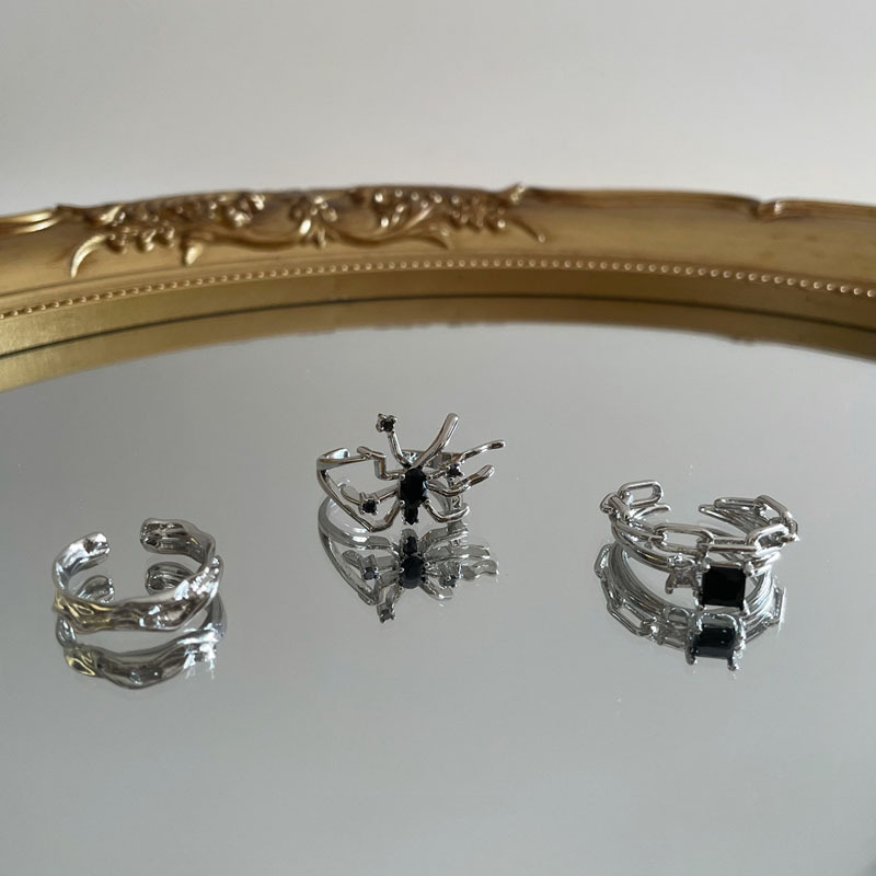 Dark spider-style, niche design, tin foil zircon open ring, a high-end and unique punk food ring for women, cool and trendy full figure