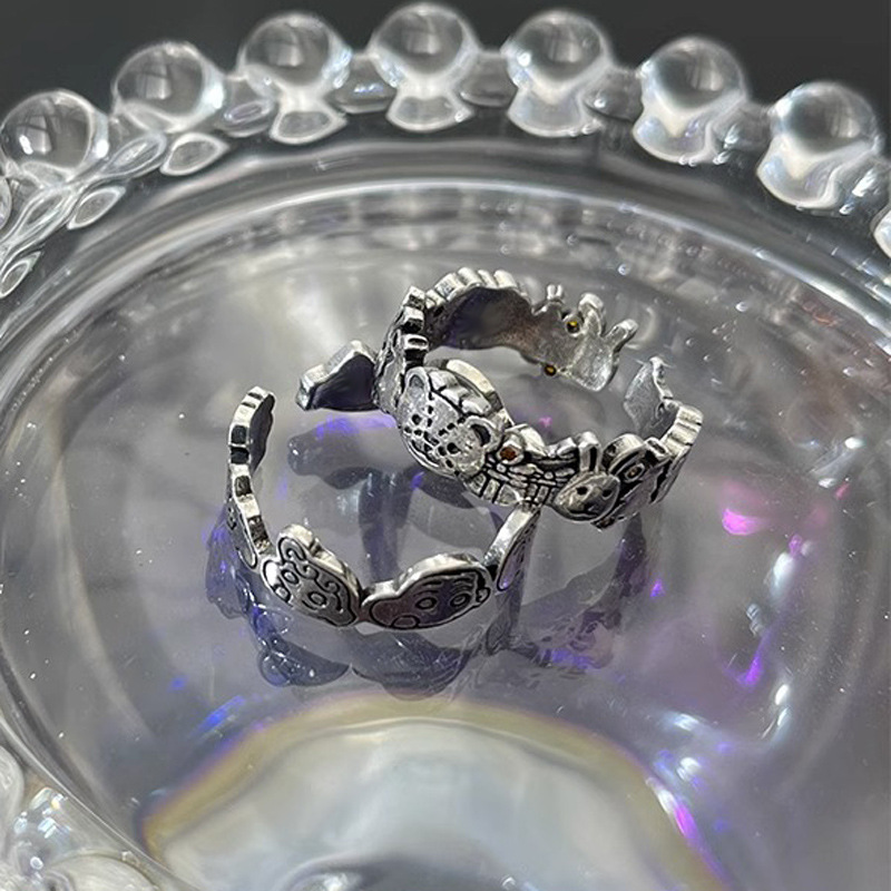 Retro, unique and simple cartoon bear rabbit star opening ring, cute index finger ring for women on Instagram, trendy and cool Application Scenario
