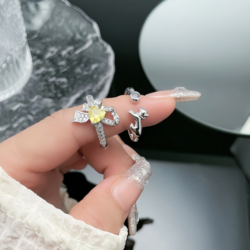 A light luxury and high-end bow yellow diamond open ring for women on Instagram, with a cold and elegant style, exquisite and versatile ring accessory Application Scenario