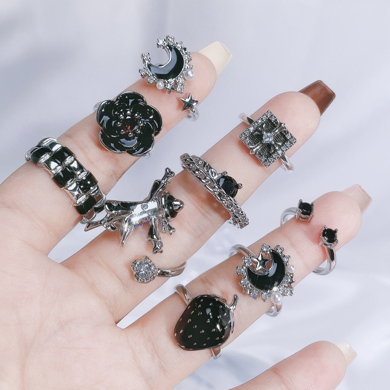 This is a dark and stylish open-top ring with a unique European and American style. It is a fashionable and light luxury index ring for women on Instagram details Picture