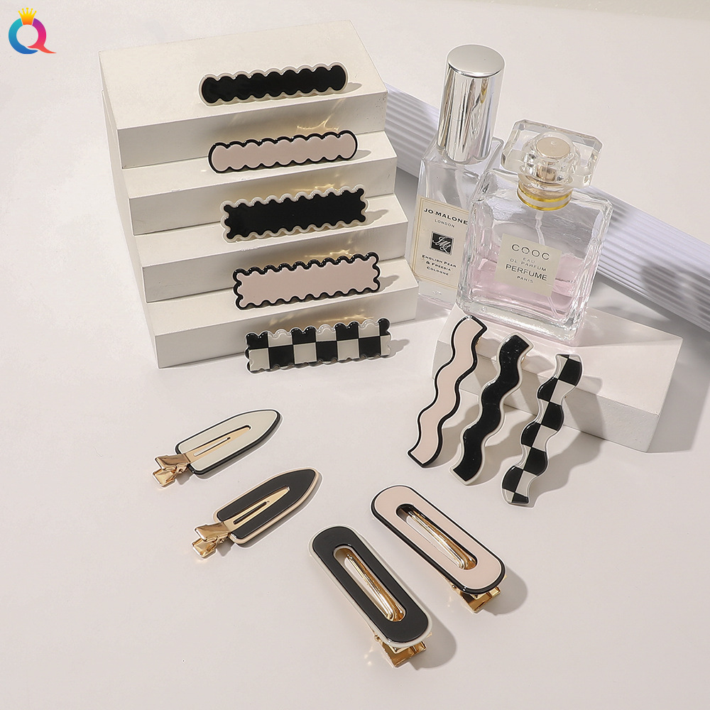 Qiyue Korean seamless Hair clips, ins side clips, small Chanel black and white bangs clips, elegant duckbill clips wholesale full figure